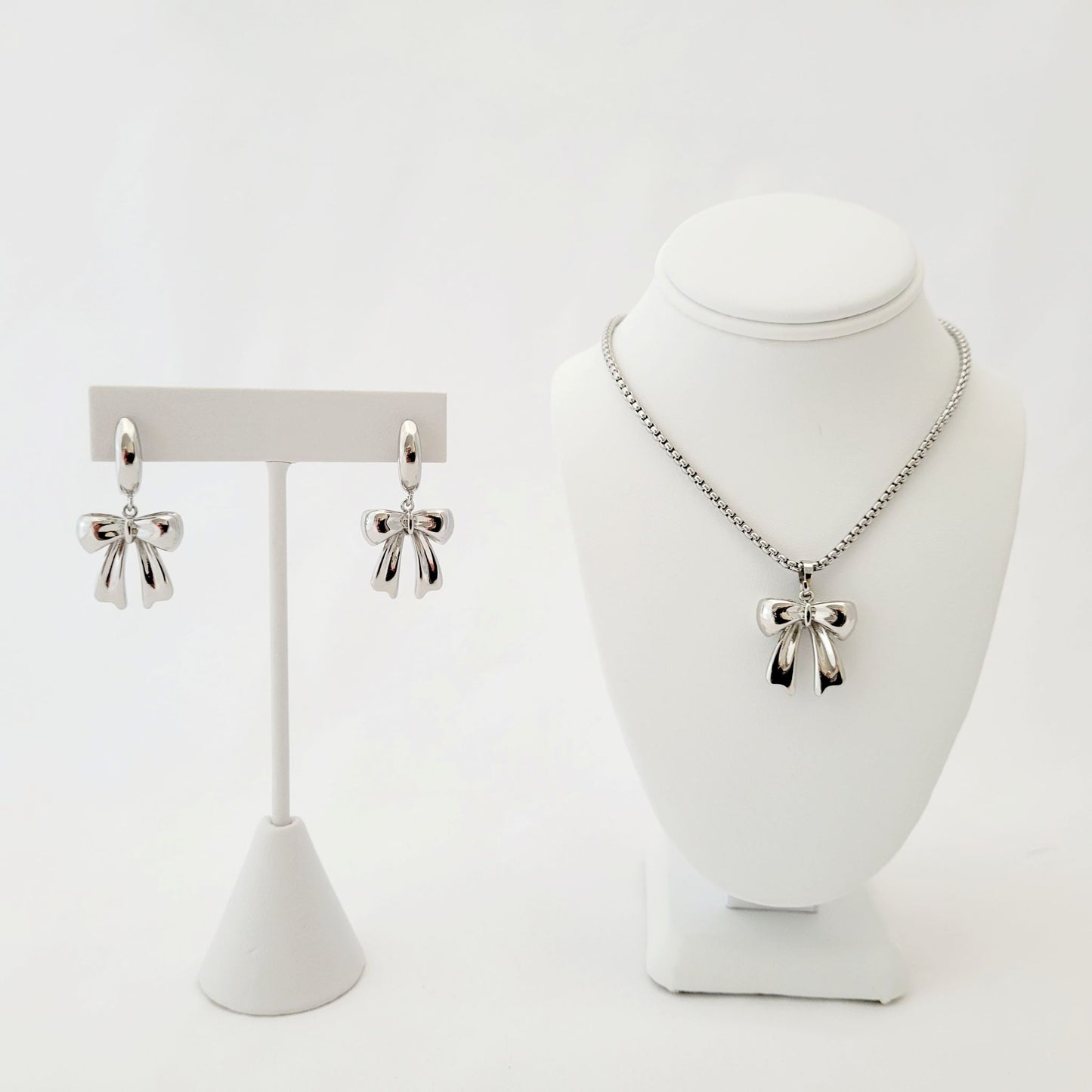 Necklace and Earrings Set With Puffy Bows